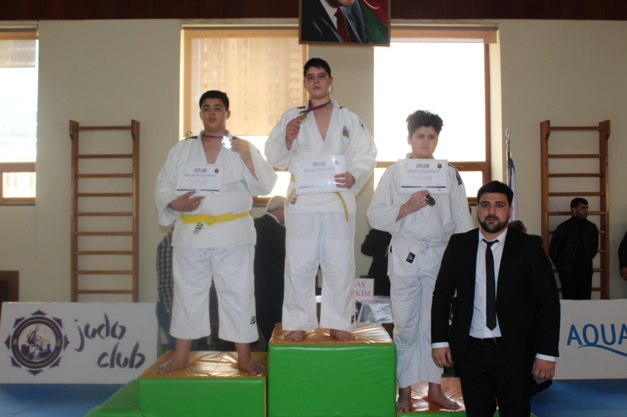 img/posts/judo-club-2012de-umummilli-lider-heyder-eliyevin-anim-gunune-hesr-olunmus-cudo-turniri-kecirilib-2019-12-02-005910/11.jpg