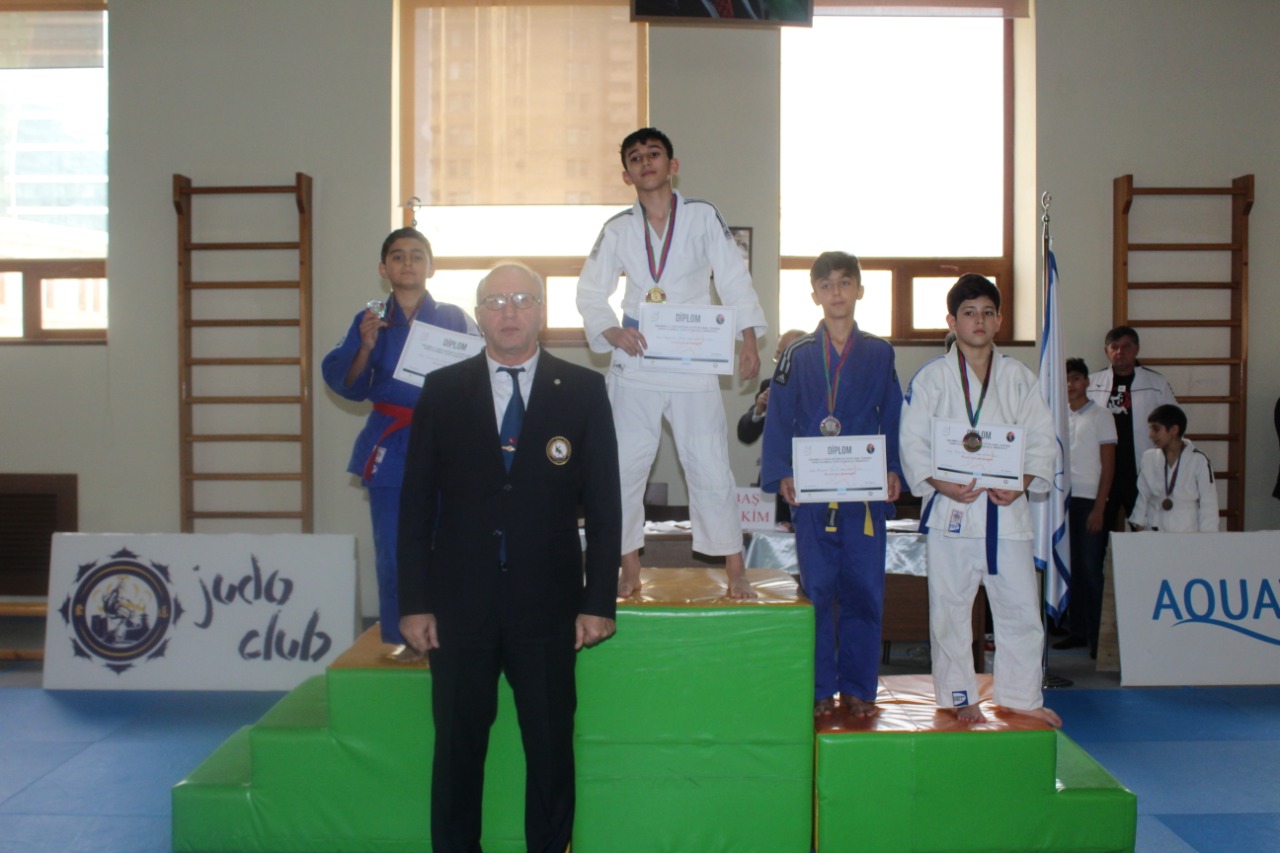 img/posts/judo-club-2012de-umummilli-lider-heyder-eliyevin-anim-gunune-hesr-olunmus-cudo-turniri-kecirilib-2019-12-02-005910/4.jpg