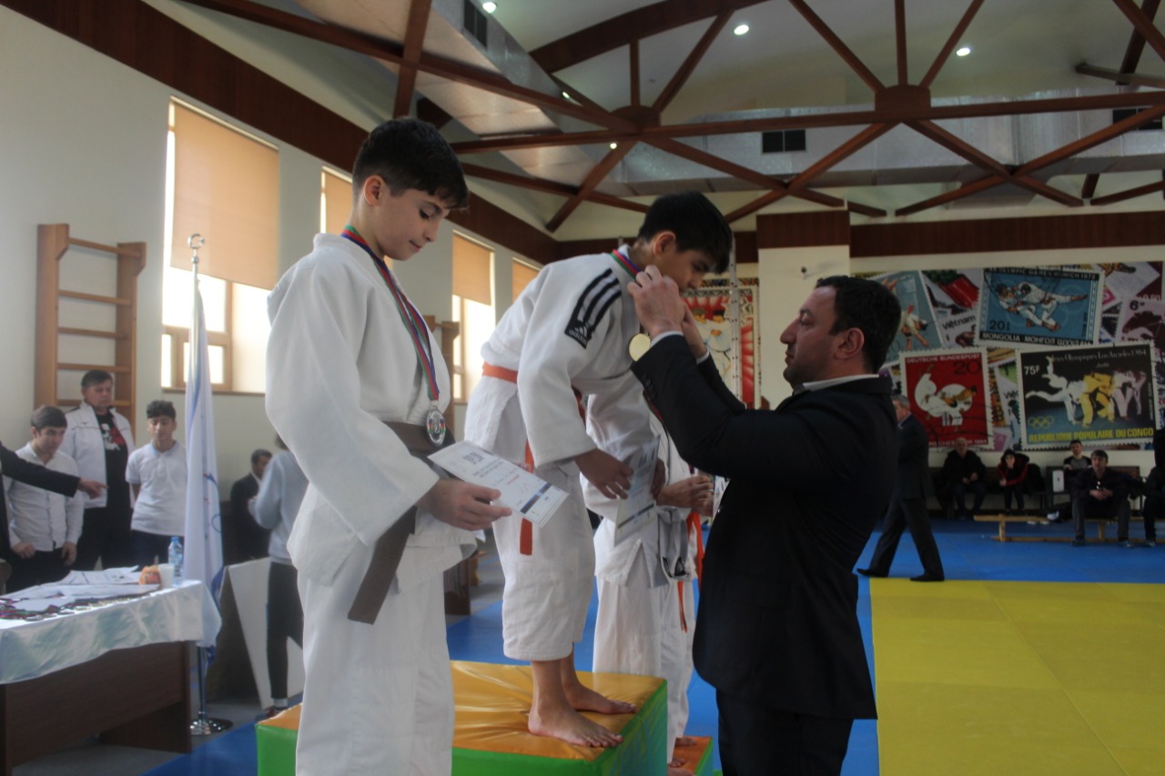 img/posts/judo-club-2012de-umummilli-lider-heyder-eliyevin-anim-gunune-hesr-olunmus-cudo-turniri-kecirilib-2019-12-03-235005/1.jpg