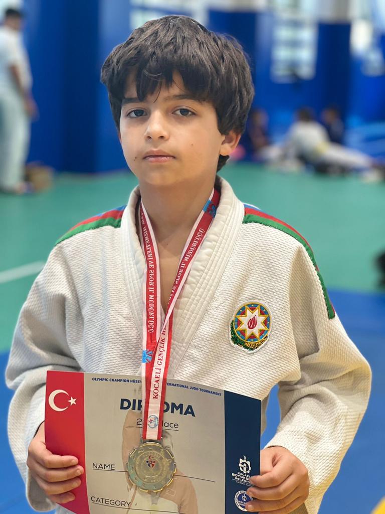 img/posts/judo-club-2012nin-yetirmeleri-turkiyeden-16-medalla-qayidiblar-2022-10-04-223312/11.jpg